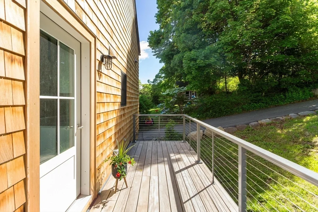 29 Pigeon Hill St, Rockport