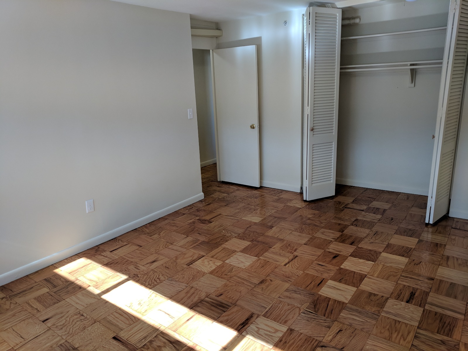 101 Monmouth St, Longwood