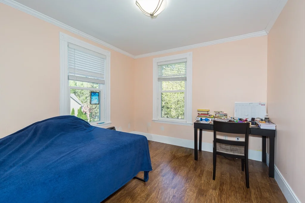 26 Pine St, Natick