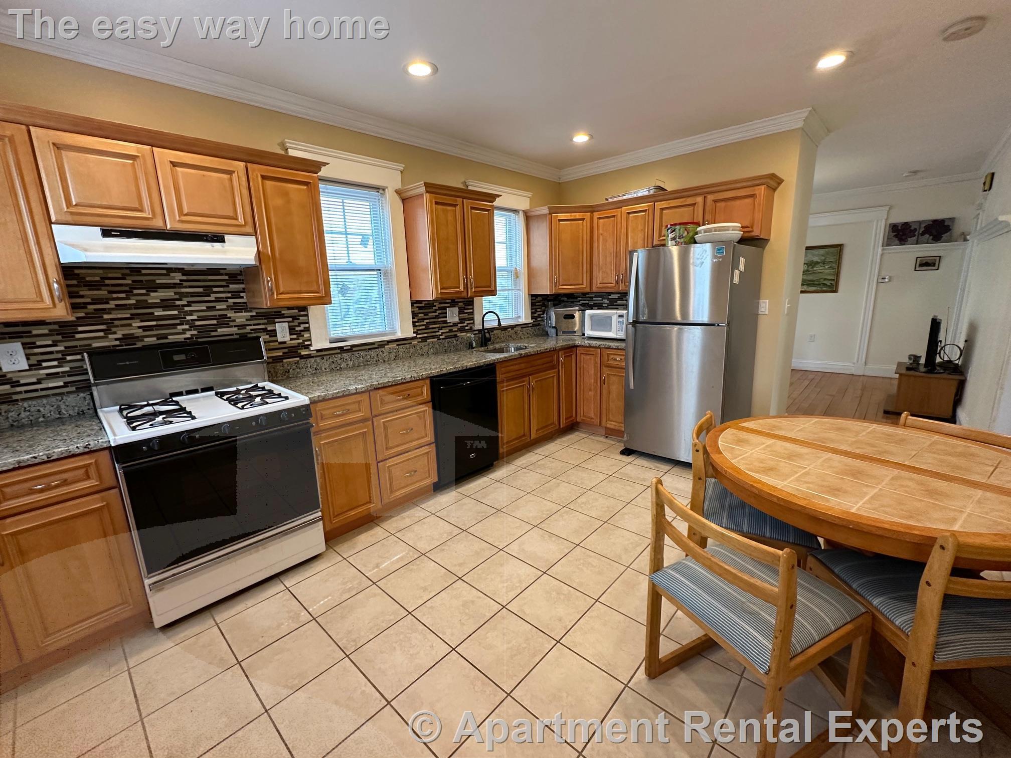 32 Walnut St, Arlington Heights