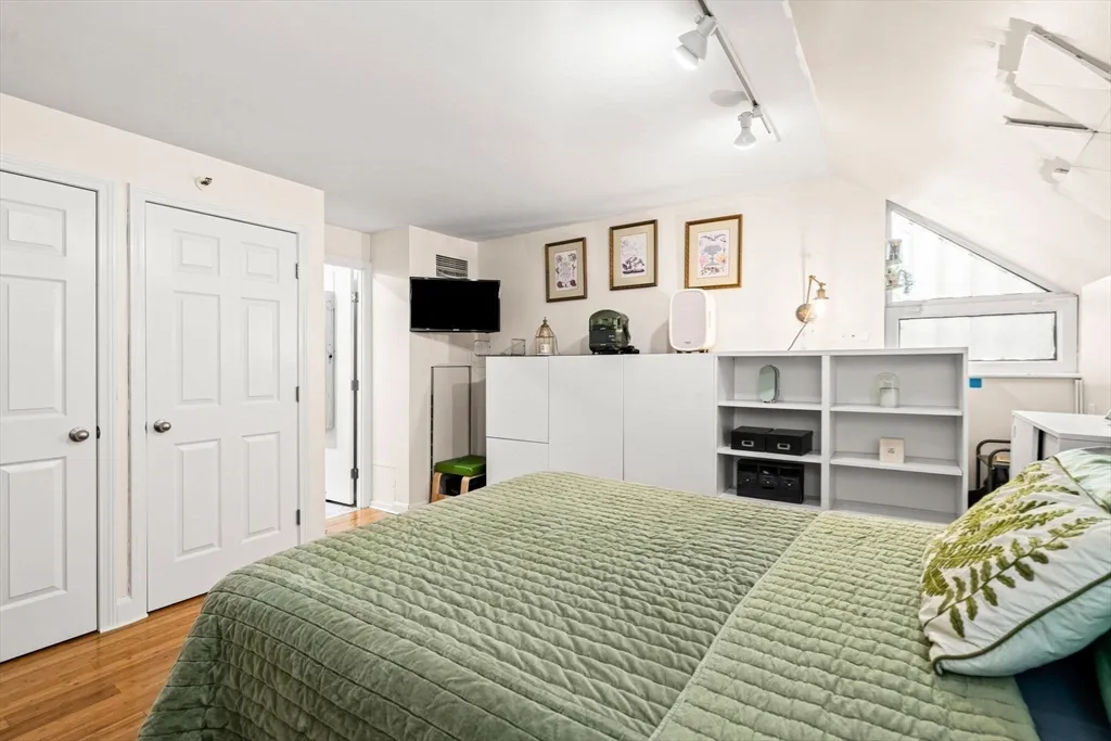 2 Clarendon St, South End