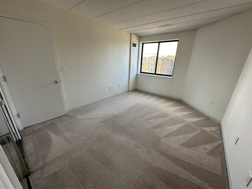 1933 Commonwealth Ave, Brighton