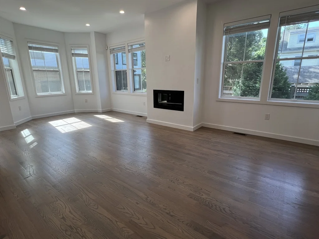 70 Walker St, Newton