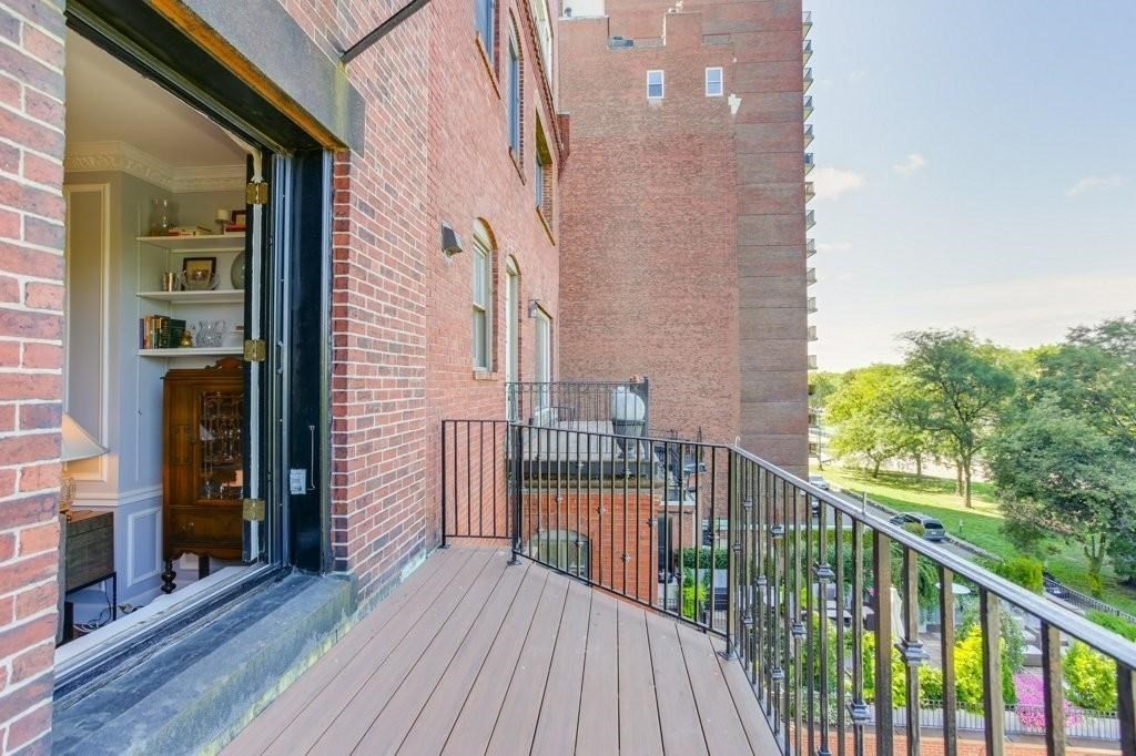 164 Beacon St, Back Bay