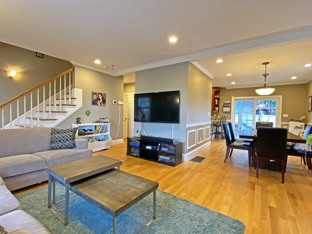 375 Lowell Ave, Newtonville