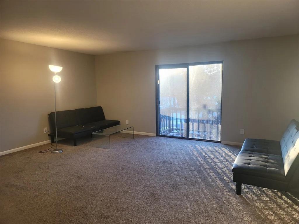 30 Thayer Pond Dr, Oxford