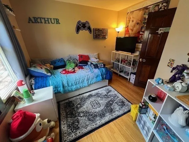 1657 Meridian St, Fall River