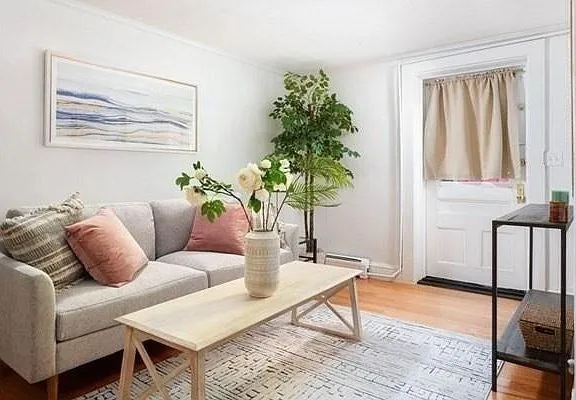 16 Chauncy St, Neighborhood Nine