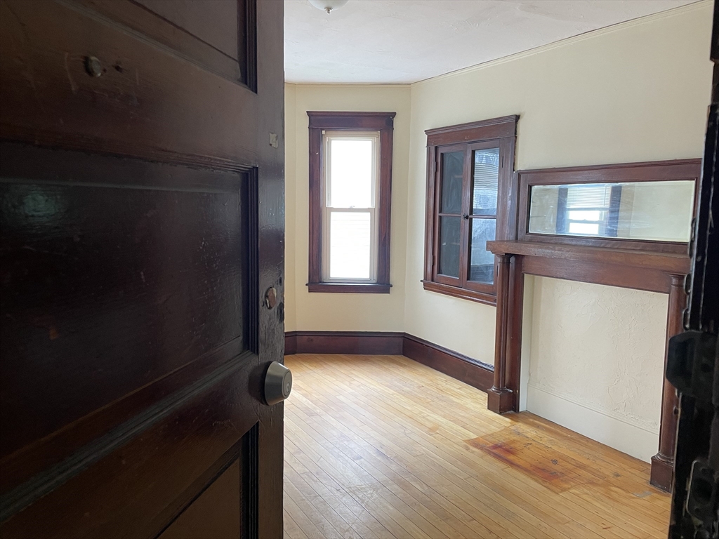 10 Agawam St, Worcester