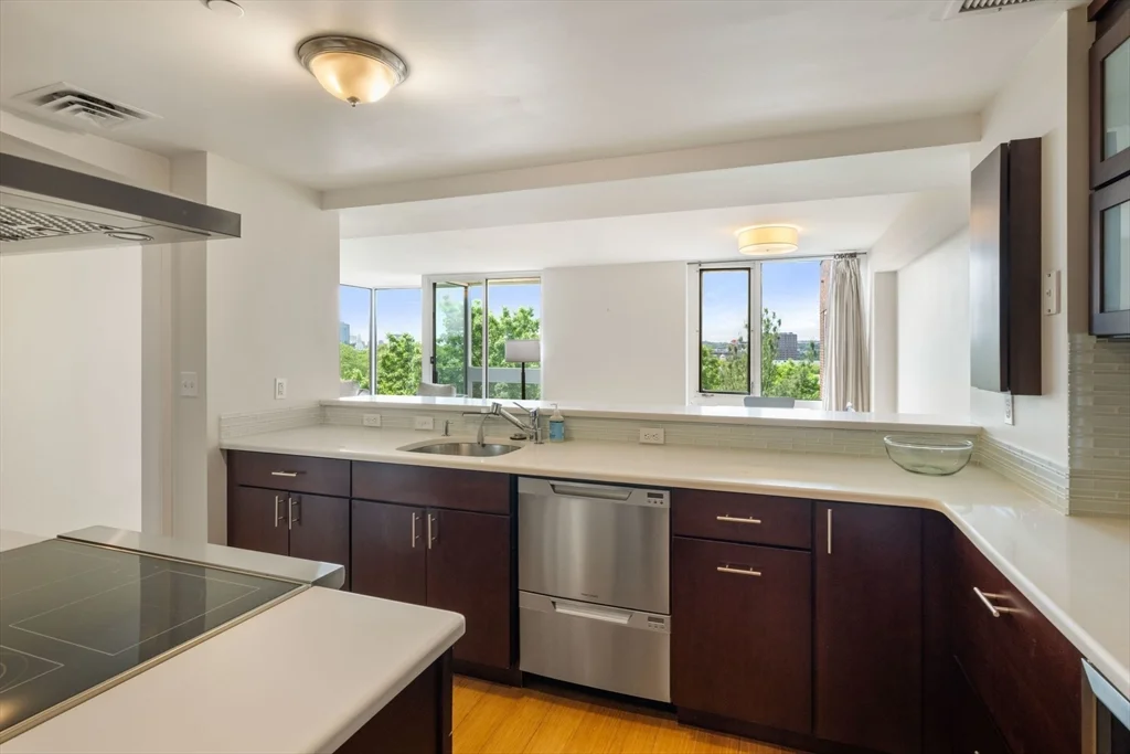975 Memorial Dr, West Cambridge