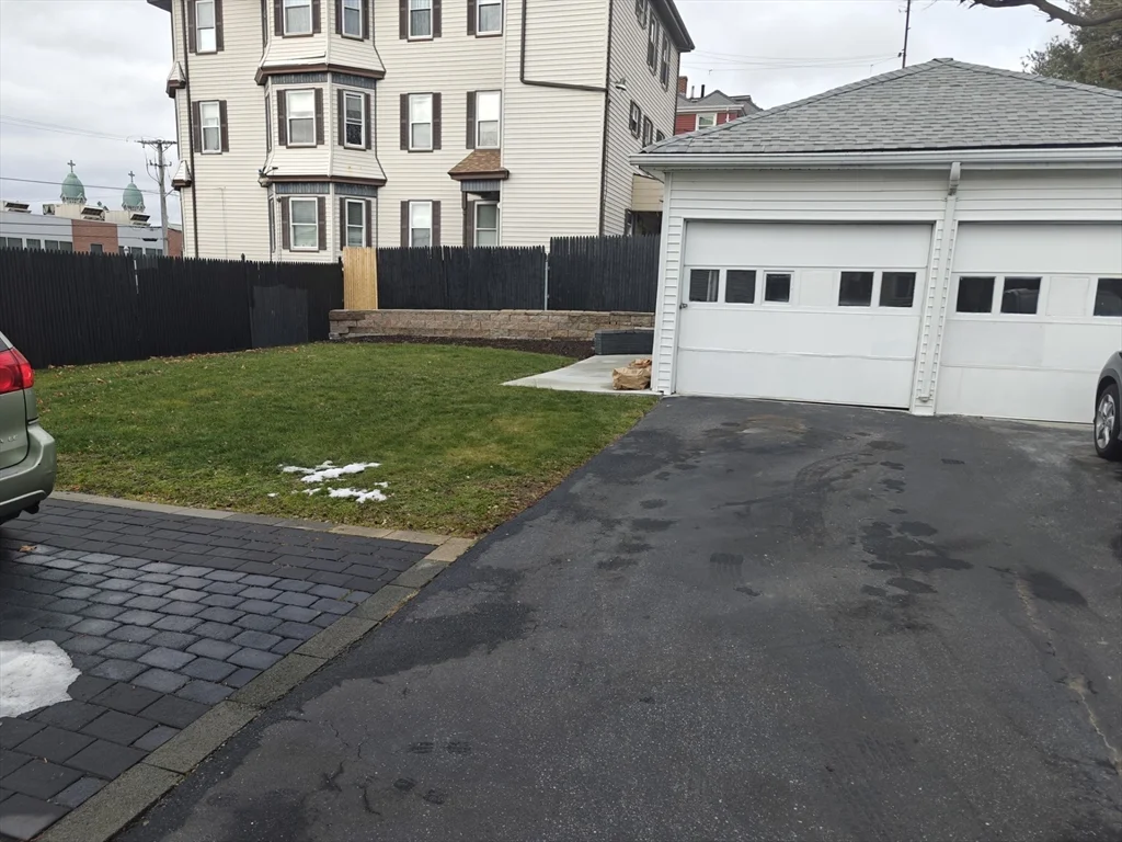 452 Osborn St, Fall River