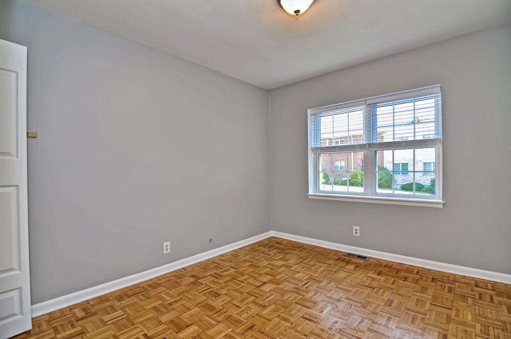 35 Lake Shore Ct, Brighton