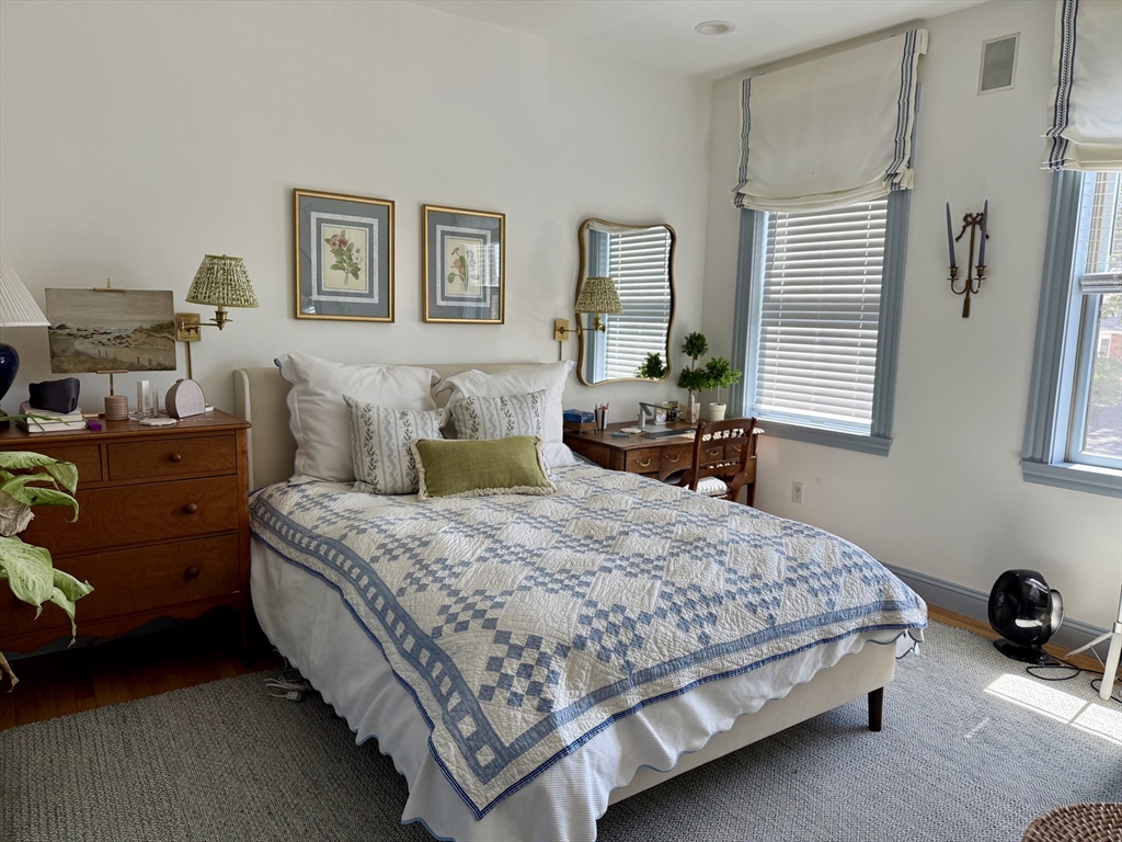 255 Main St, Charlestown