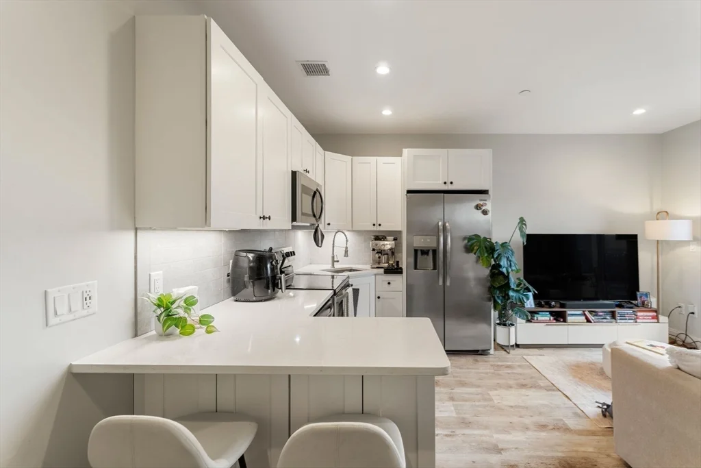 1457 Tremont St, Mission Hill