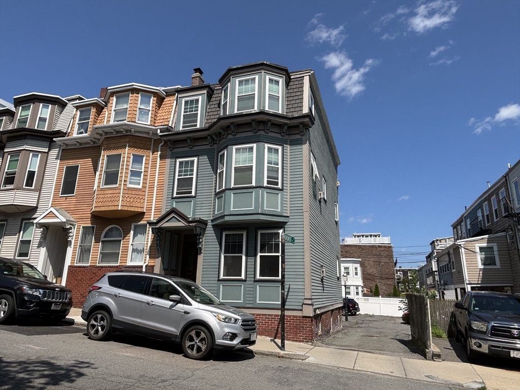160 1/2 H St, South Boston