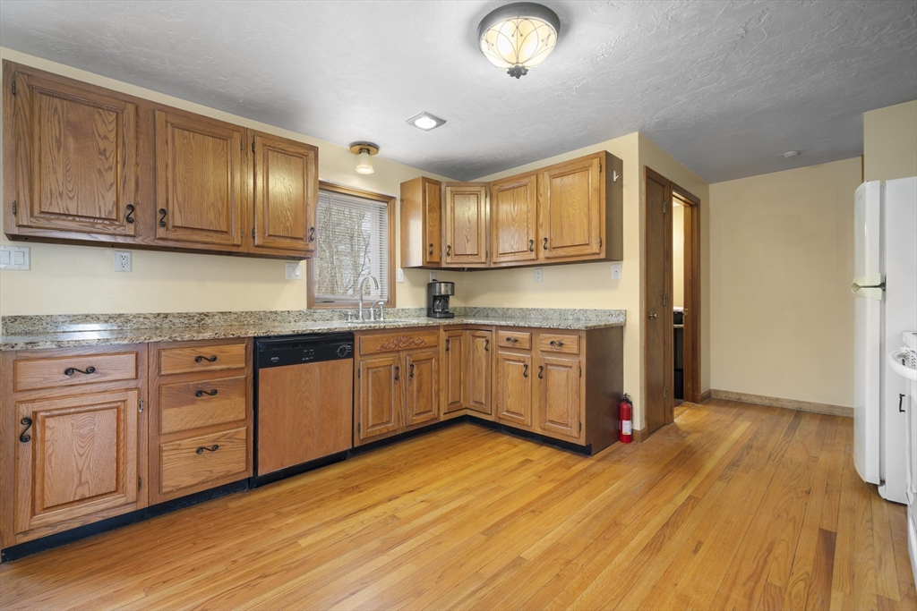 9 Greylock Ave, Shrewsbury