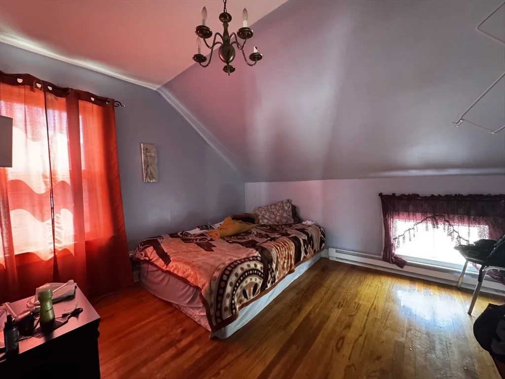 631 Walnut St, Fall River