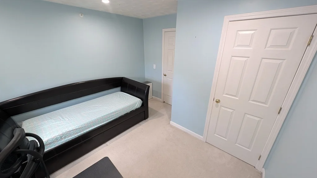 20 Winterberry Way, Bedford