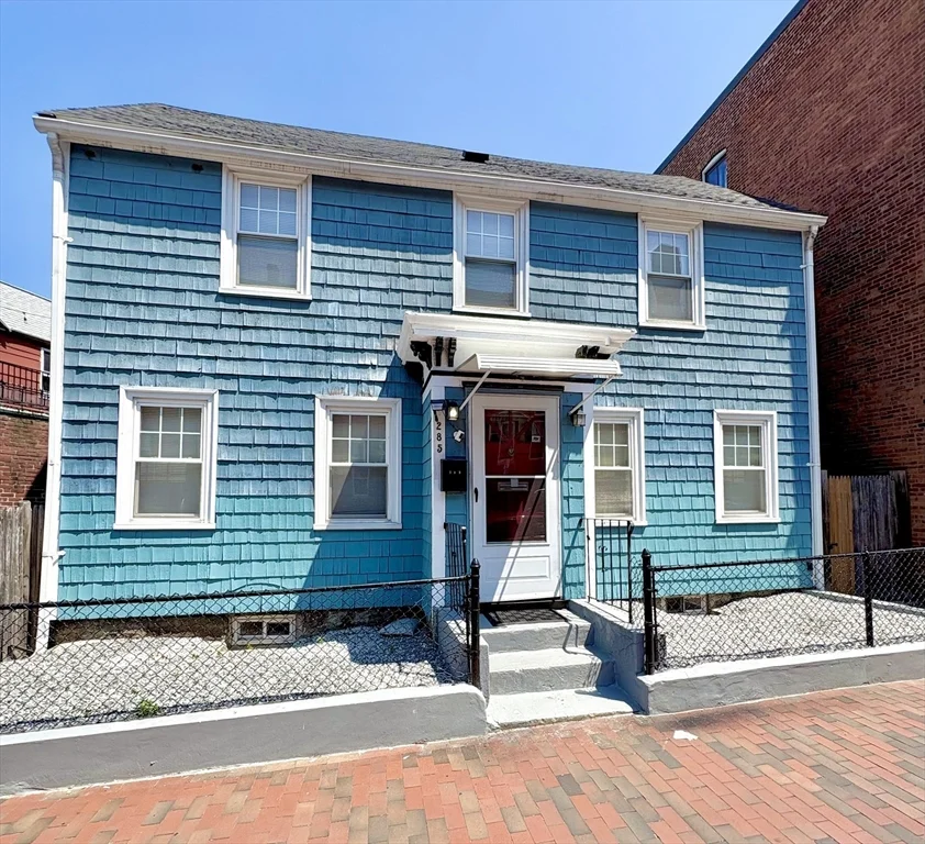 285 Roxbury St, Roxbury