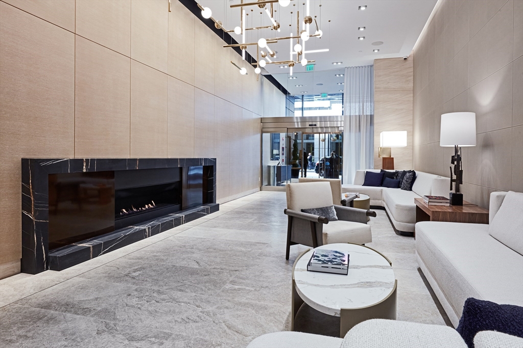 65 E India Row, Waterfront