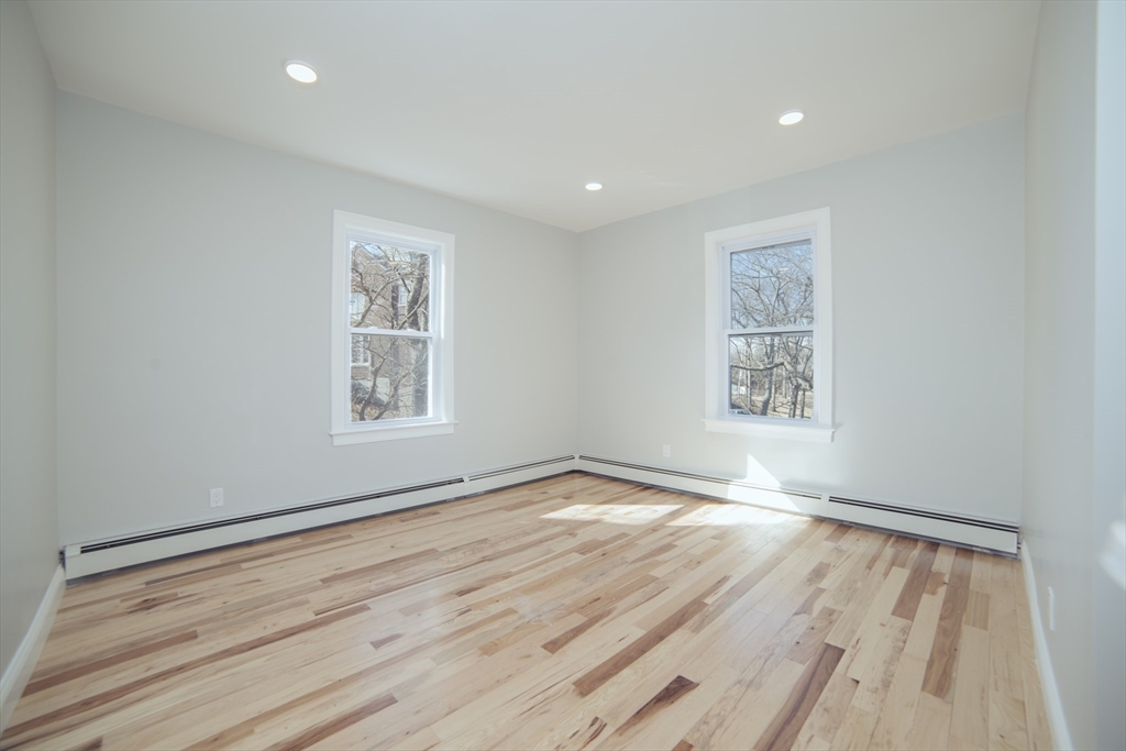 10 Duffley Ct, Chestnut Hill