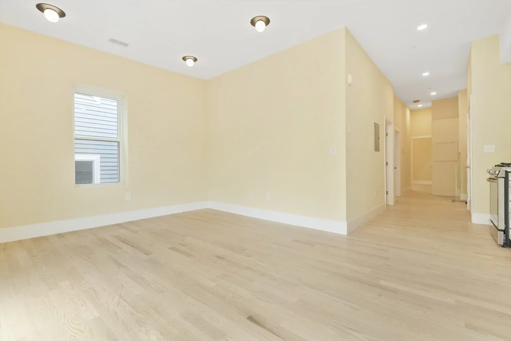 184 Paris, East Boston