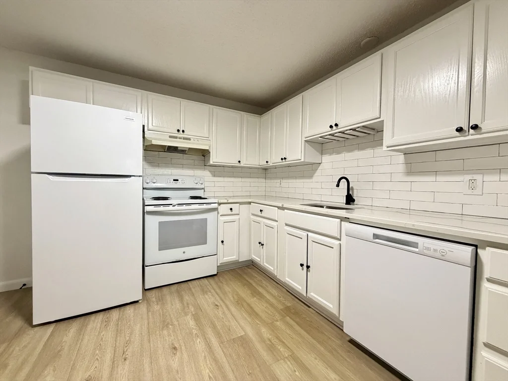 18 Pierce St, Foxboro