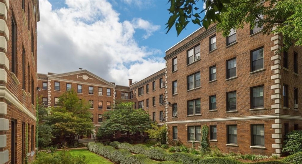 66 Queensberry St, Fenway