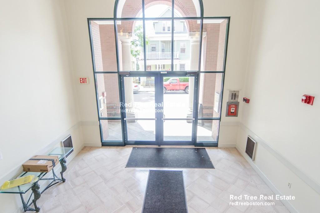 59 Brainerd Rd, Allston