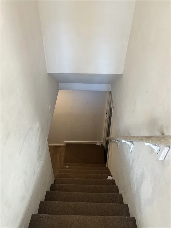 4 Meadowview Ln, Milford