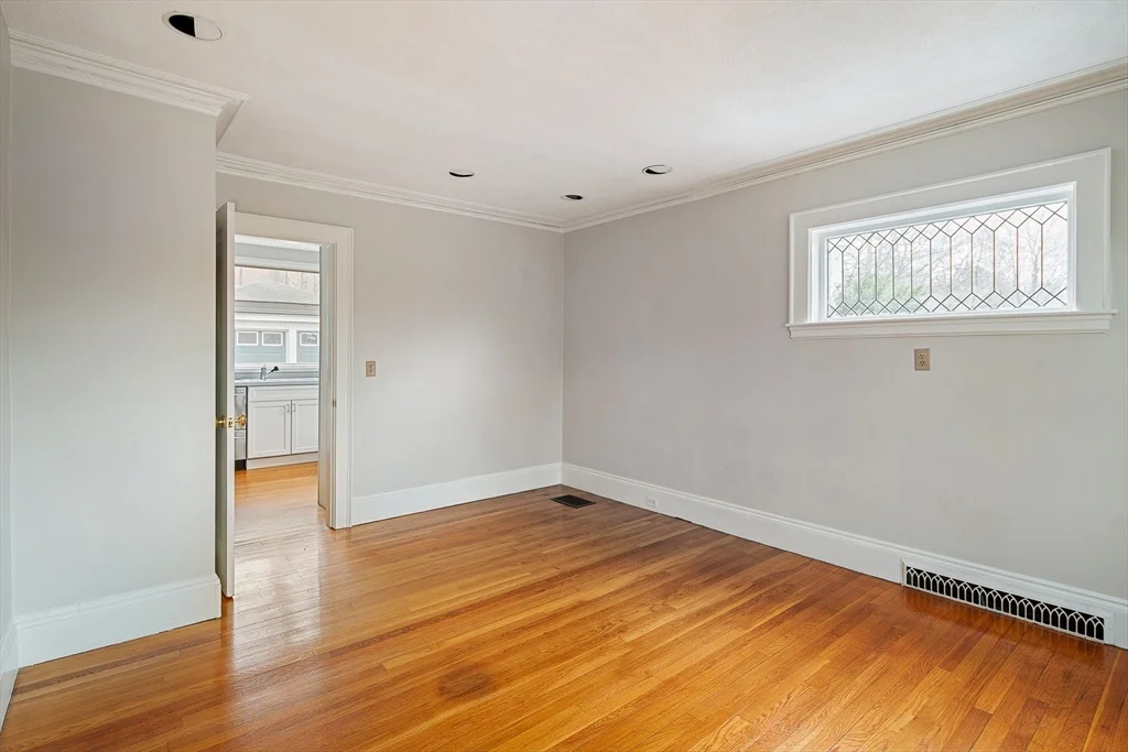 110 Leonard St, Belmont