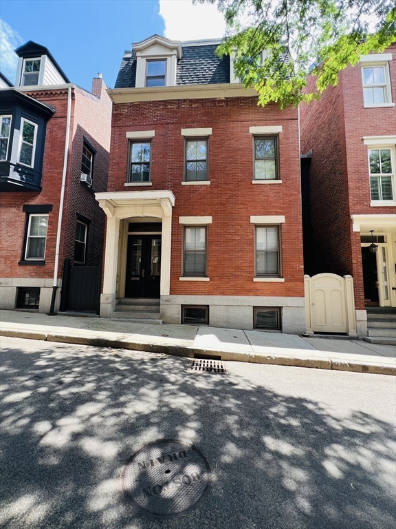 37 Mt Vernon St, Charlestown