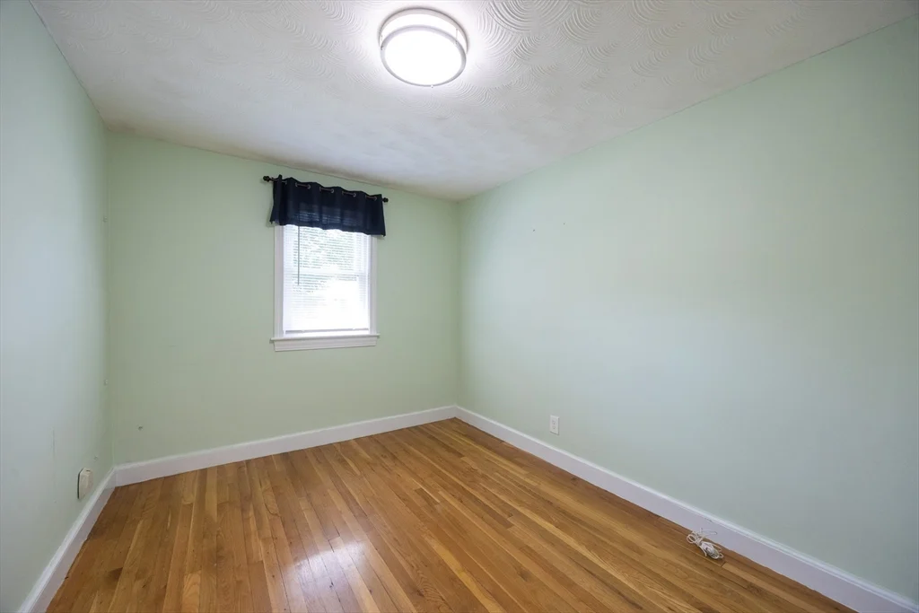 22 Suffolk Rd, Sharon