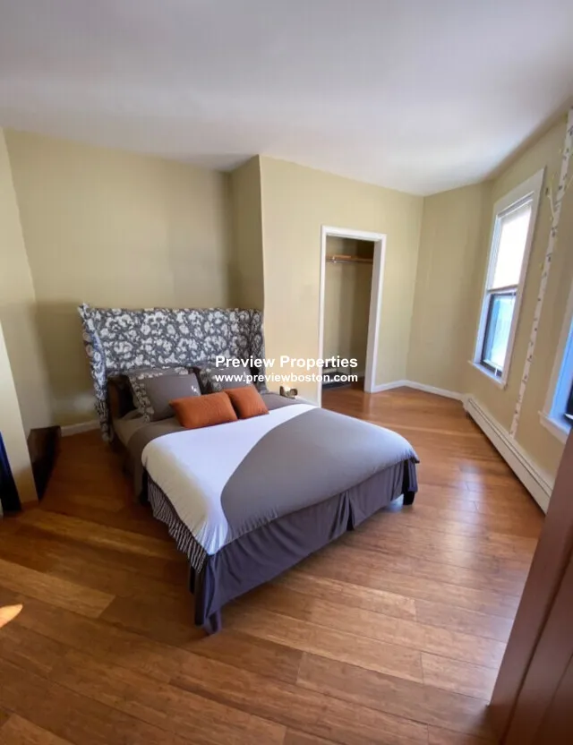 147 Meridian St, East Boston