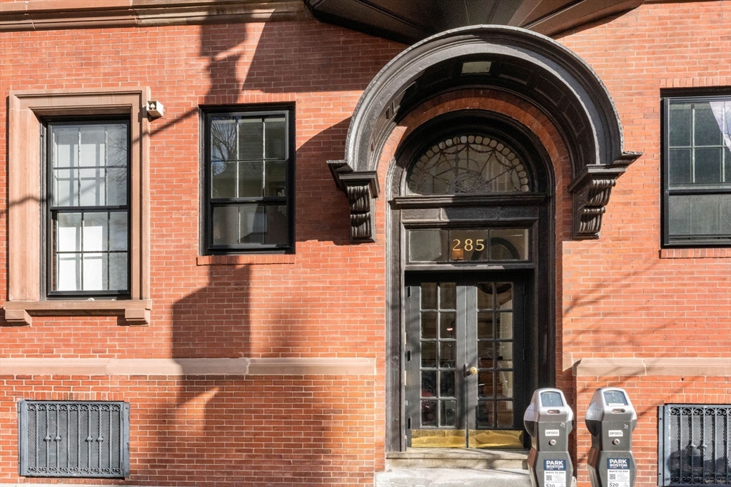 285 Clarendon St, Back Bay