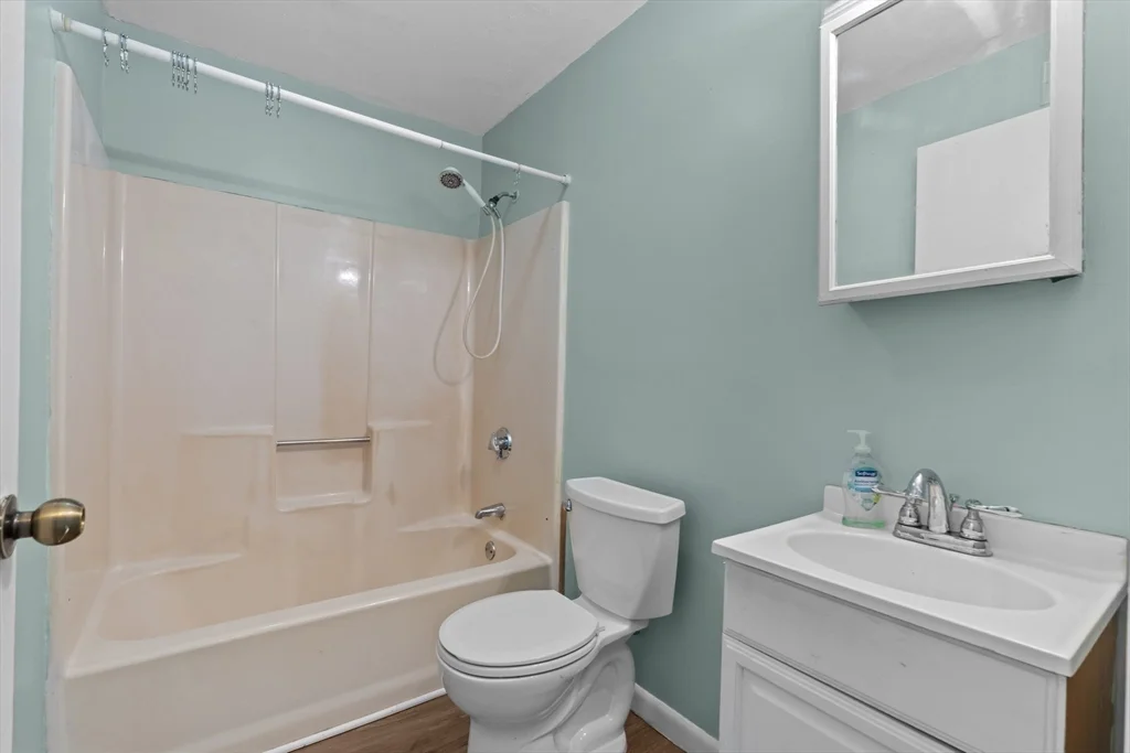 5455 N Main St, Fall River