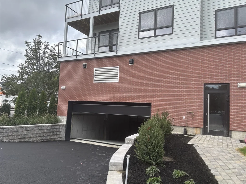 1391 Main St, Walpole