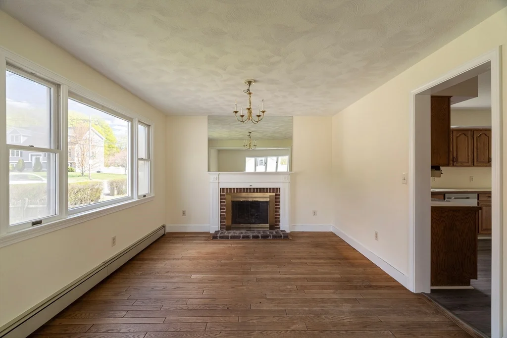 99 Garfield Ave, Woburn