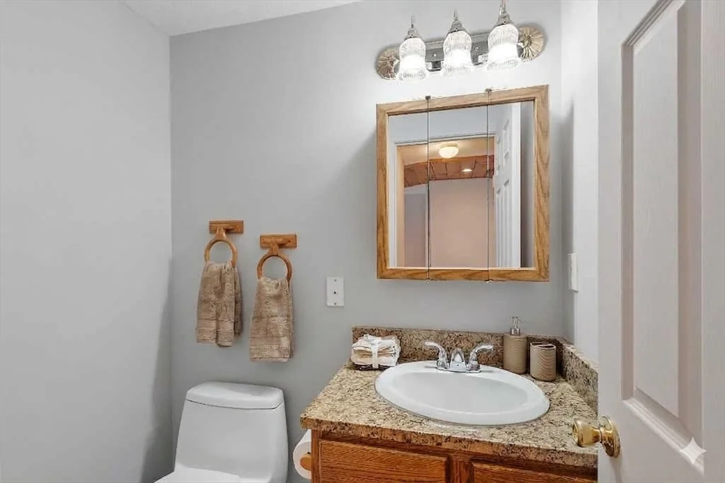 8 Deer Path, Maynard