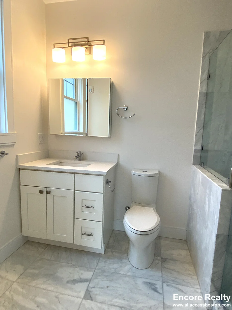 32 Cummins Highway, Roslindale