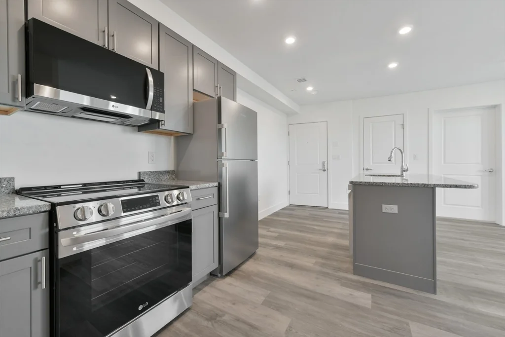 585 Essex St, Lynn