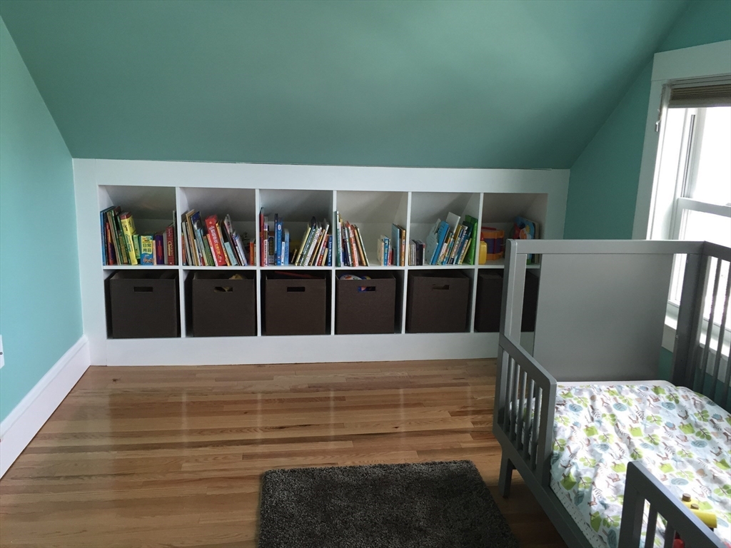 9 Irvington Rd, West Somerville