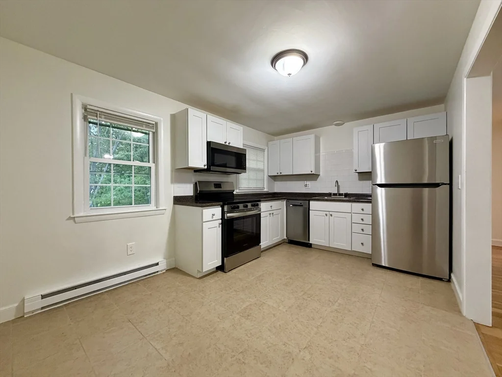15 Park Ave, Foxboro