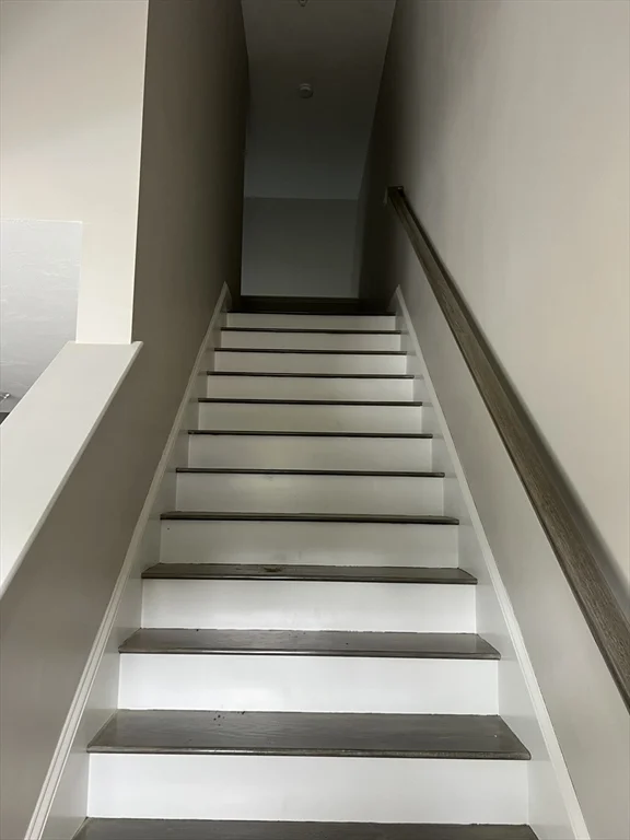 5 Santana Way, Carver