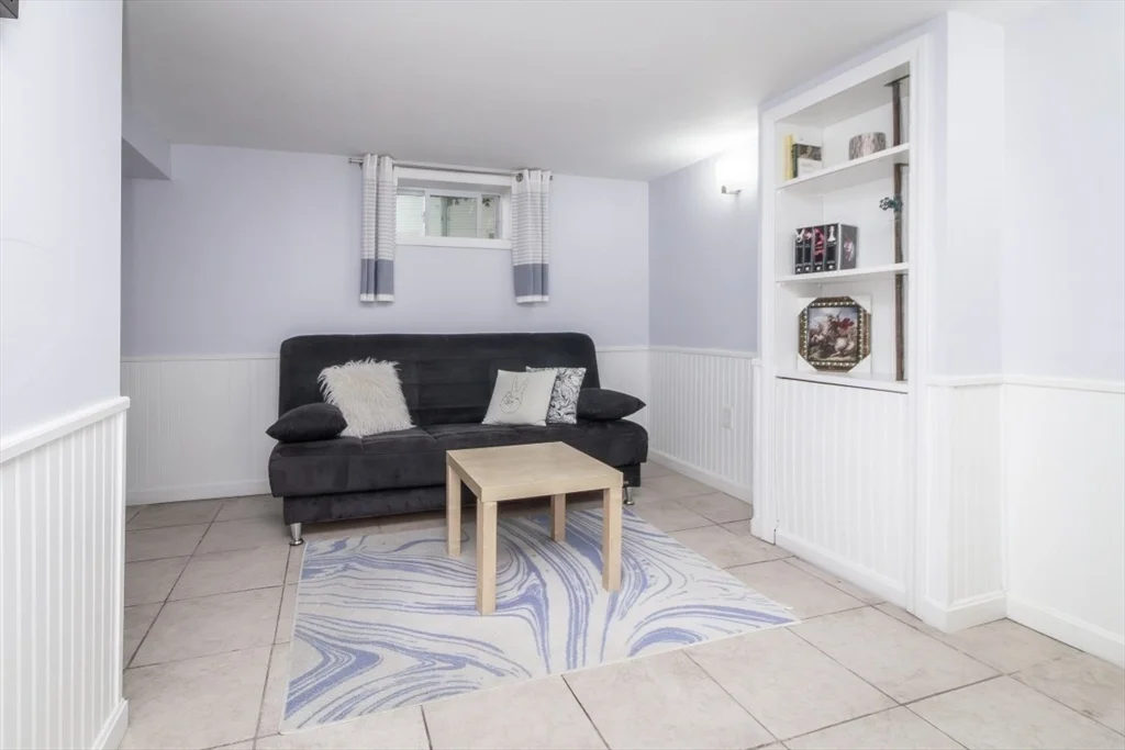 32 Hamilton Rd, Wakefield