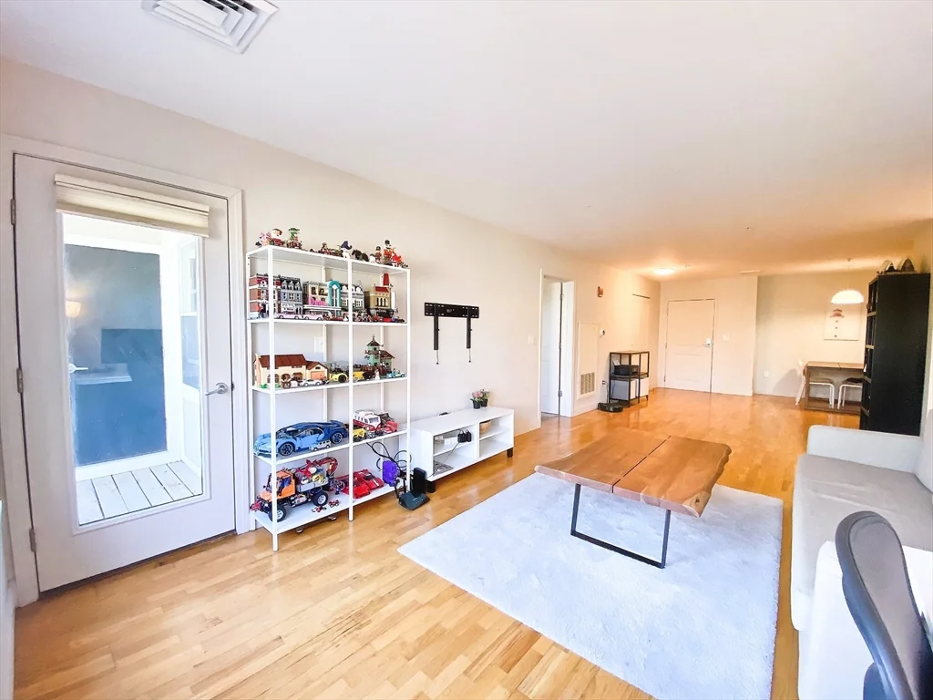 318 Rindge Ave, North Cambridge