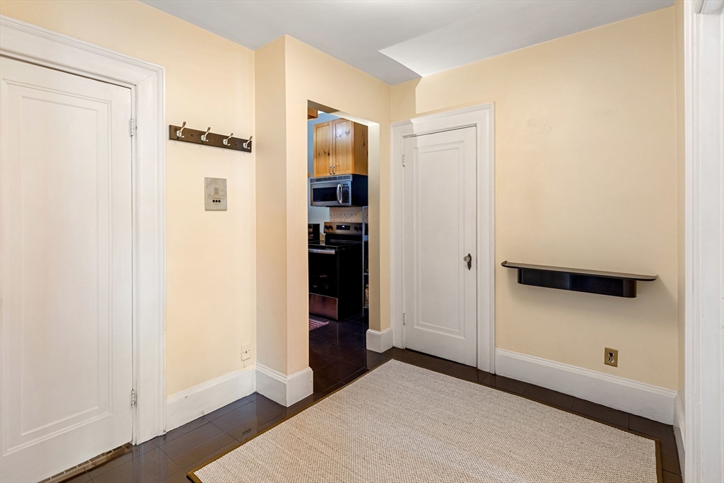 207 Commonwealth Ave, Back Bay