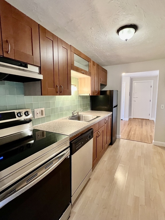 15 Commonwealth Ct, Brighton