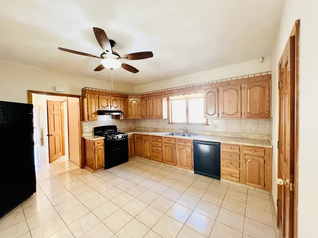 34 Medford St, Medford