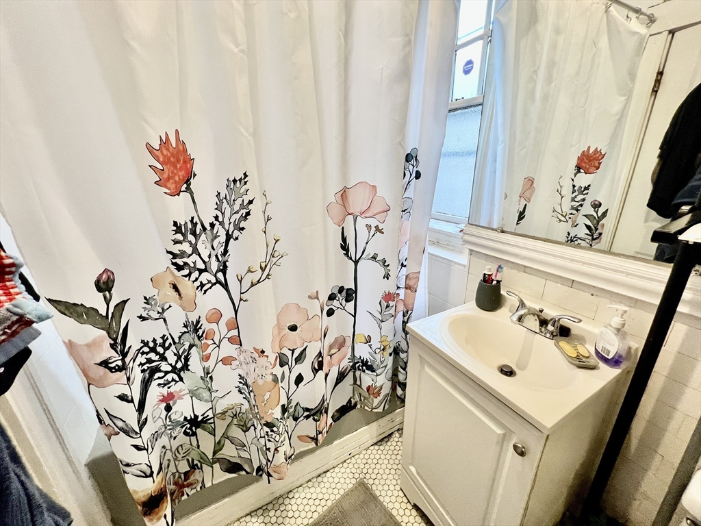 1572 Commonwealth Ave, Brighton